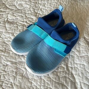 Cat & Jack size 11 water shoes!